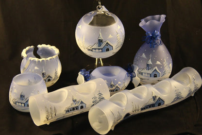 schöne Dekoration fürs Teelicht aus Glas in leichtem blau für Weihnachten handbemalt