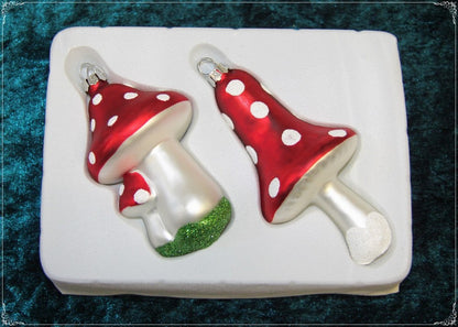 Christmas tree ornaments, Christmas baubles, glass figurines, pendants, tree decorations, handmade, mouth-blown, red/white, Christmas