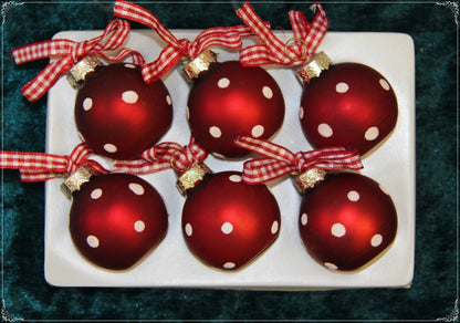 Christmas tree ornaments, Christmas baubles, glass figurines, pendants, tree decorations, handmade, mouth-blown, red/white, Christmas