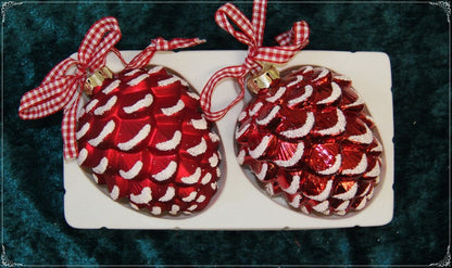 Christmas tree ornaments, Christmas baubles, glass figurines, pendants, tree decorations, handmade, mouth-blown, red/white, Christmas