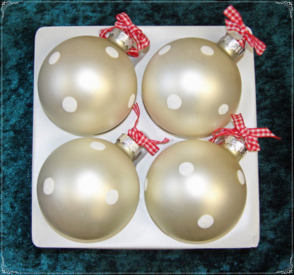 Christmas tree ornaments, Christmas baubles, glass figurines, pendants, tree decorations, handmade, mouth-blown, red/white, Christmas