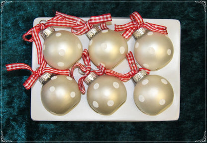 Christmas tree ornaments, Christmas baubles, glass figurines, pendants, tree decorations, handmade, mouth-blown, red/white, Christmas